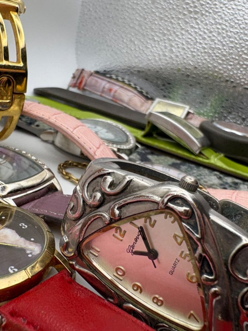 Lot of 18 Vintage Mixed Fashion Wristwatches Parts Repair Craft Lot - Picture 10 of 10